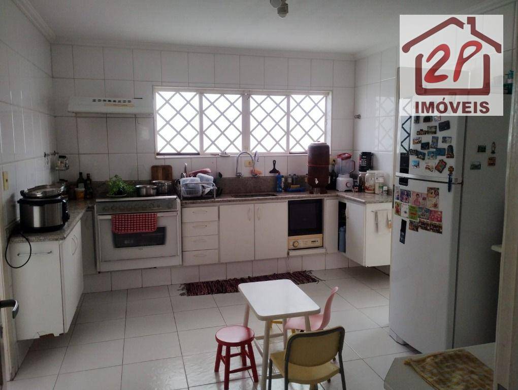 Casa para alugar com 4 quartos, 430m² - Foto 2