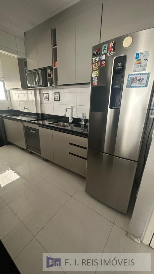 Apartamento à venda com 3 quartos, 77m² - Foto 9