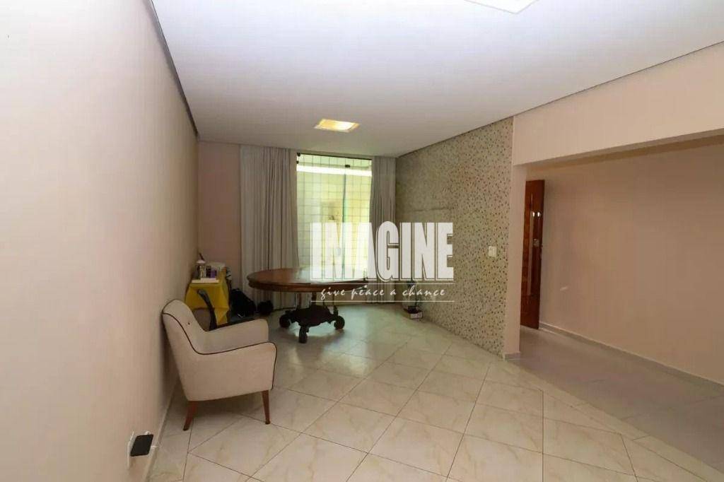 Sobrado à venda com 3 quartos, 350m² - Foto 1