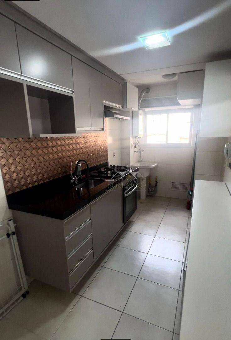 Apartamento à venda com 3 quartos, 70m² - Foto 2