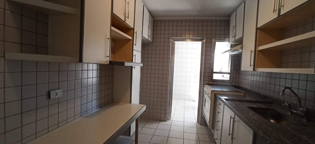 Apartamento para alugar com 3 quartos, 140m² - Foto 18