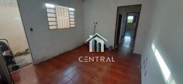 Casa à venda com 2 quartos, 210m² - Foto 1