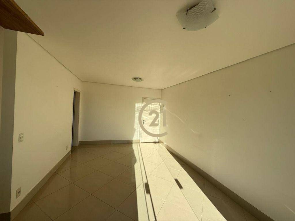 Apartamento para alugar com 3 quartos, 81m² - Foto 9