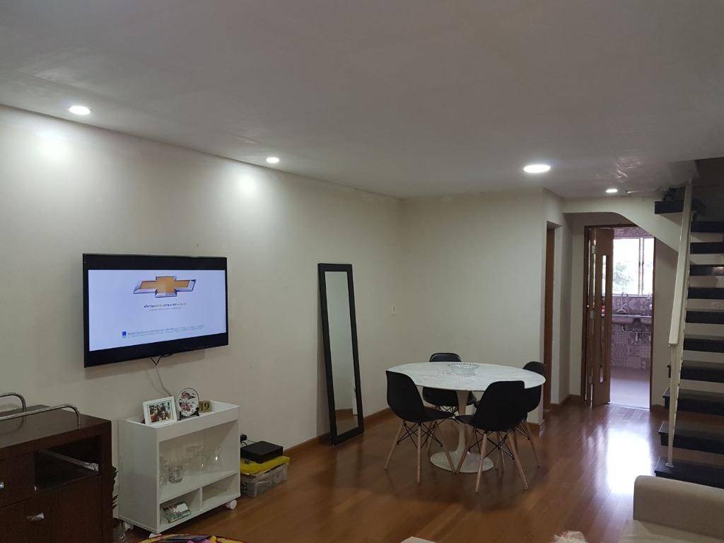 Sobrado à venda com 4 quartos, 180m² - Foto 1