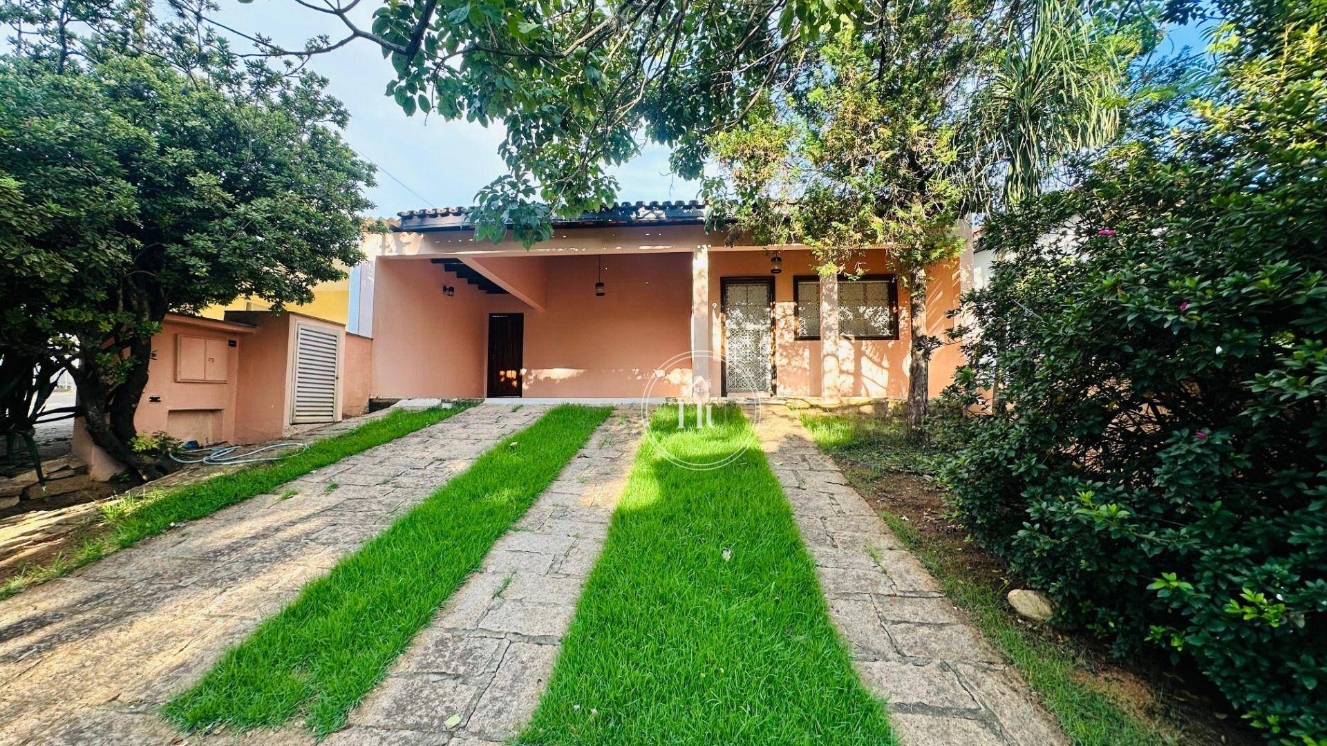Casa de Condomínio para alugar com 3 quartos, 207m² - Foto 1