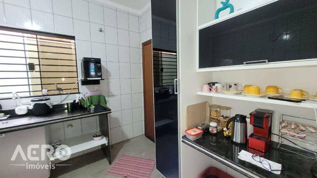 Casa à venda com 4 quartos, 211m² - Foto 35