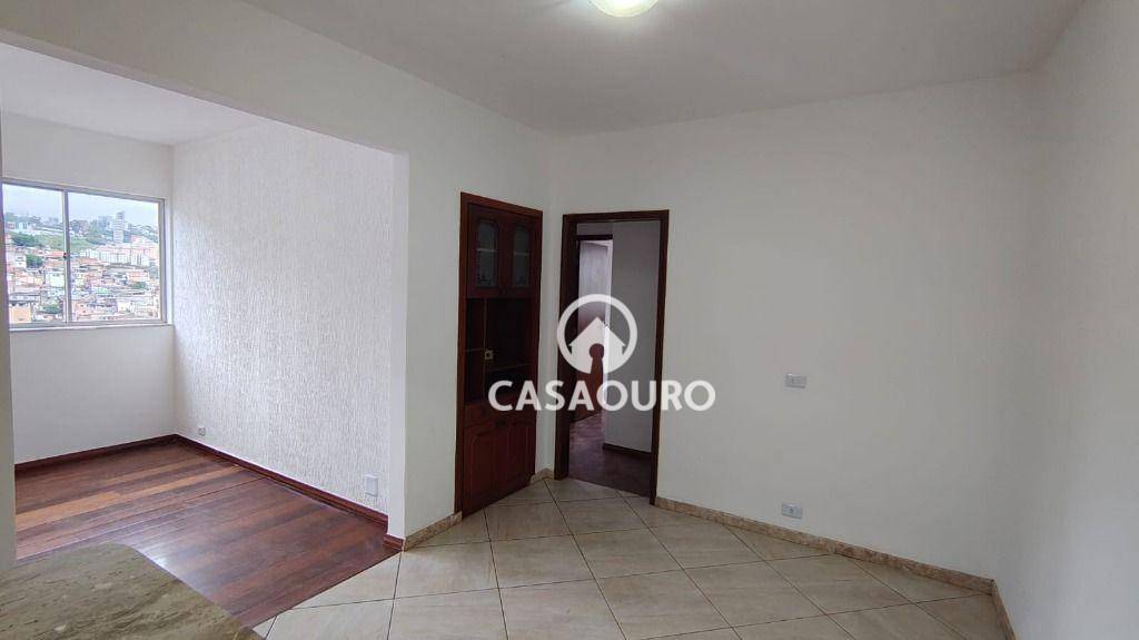 Apartamento à venda com 3 quartos, 110m² - Foto 2