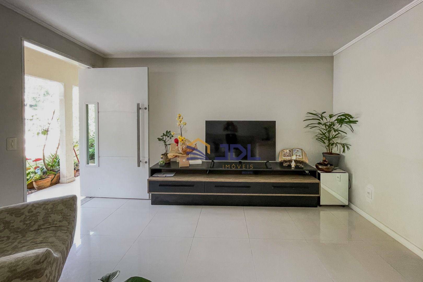 Casa à venda com 4 quartos, 270m² - Foto 2