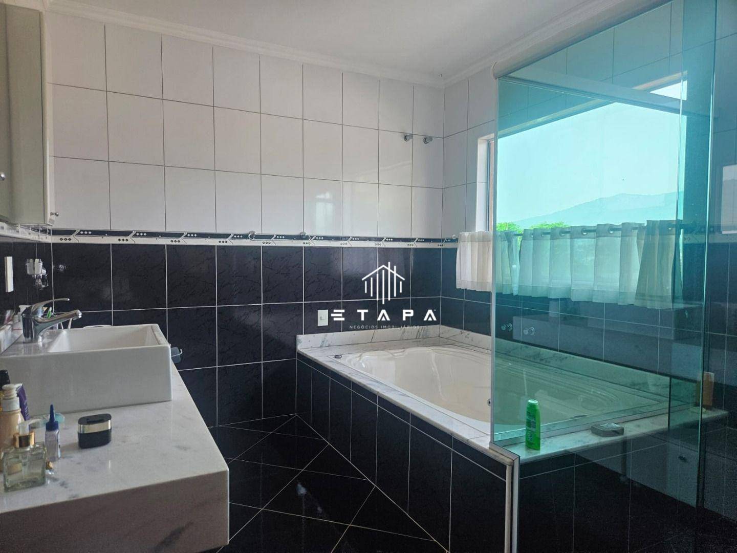 Casa à venda com 4 quartos, 330m² - Foto 32