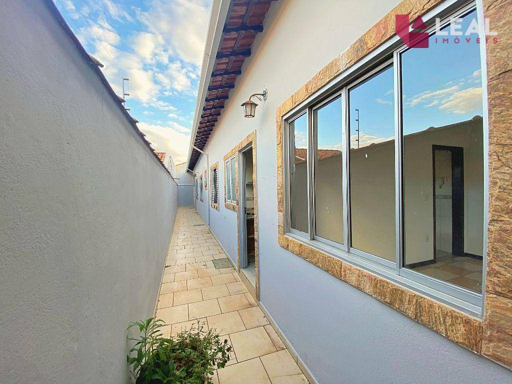 Casa à venda com 3 quartos, 119m² - Foto 1