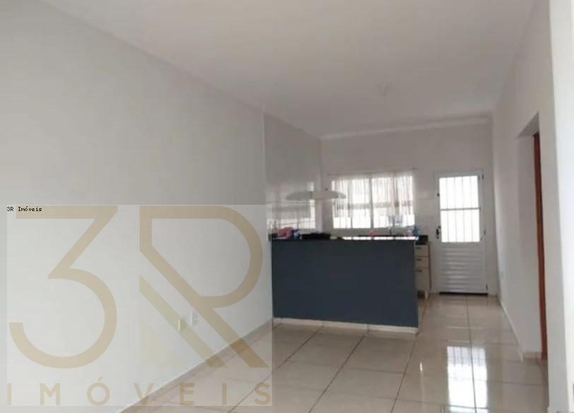 Casa à venda com 2 quartos, 90m² - Foto 1