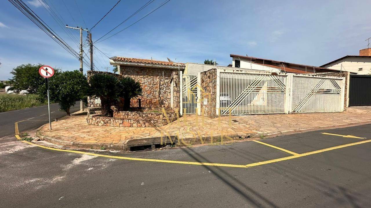 Casa à venda com 4 quartos, 520m² - Foto 1