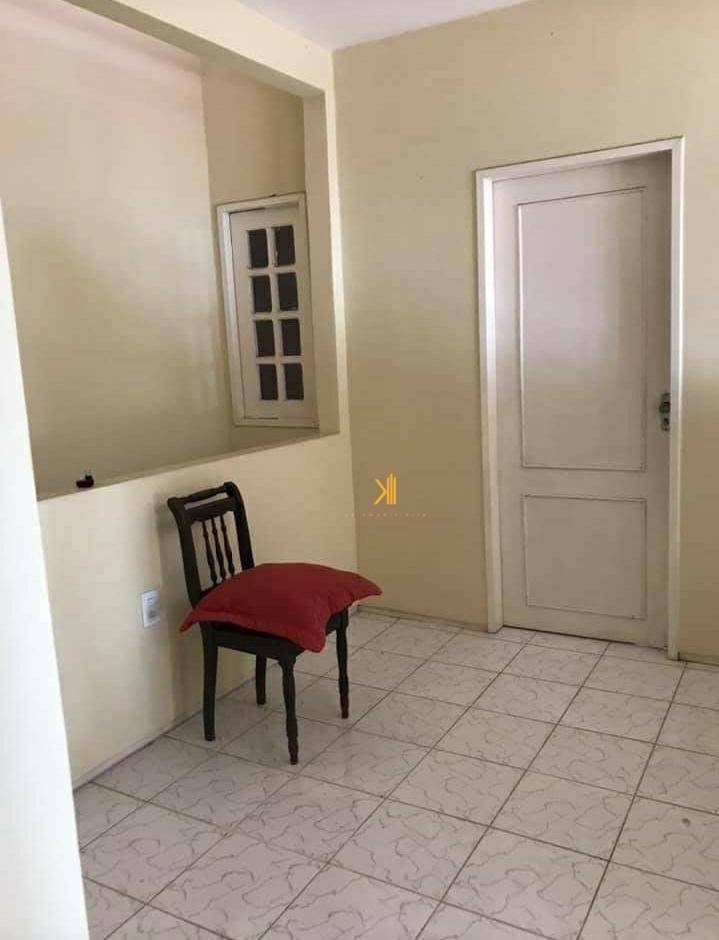 Casa à venda com 5 quartos, 197m² - Foto 2