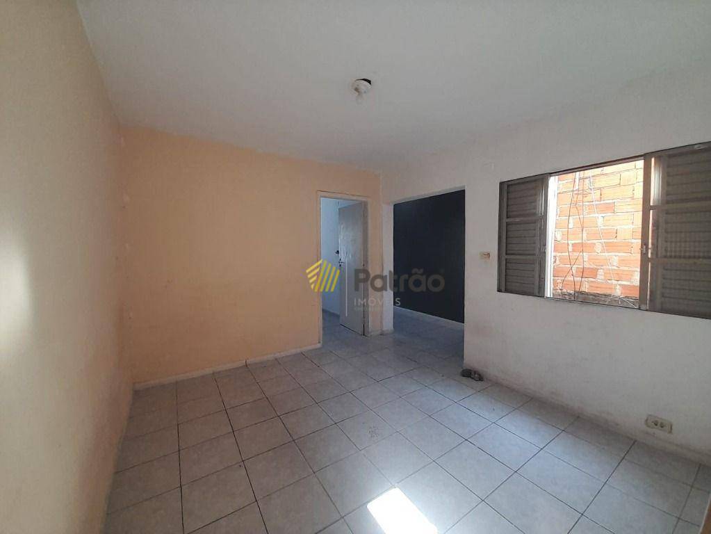 Casa para alugar com 2 quartos, 65m² - Foto 1