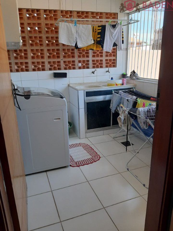 Casa à venda com 4 quartos, 200m² - Foto 7