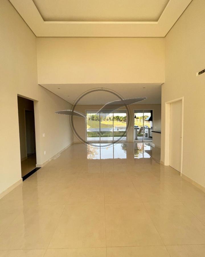 Casa à venda com 3 quartos, 1000m² - Foto 2