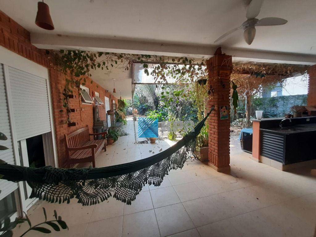 Casa de Condomínio à venda com 3 quartos, 250m² - Foto 13