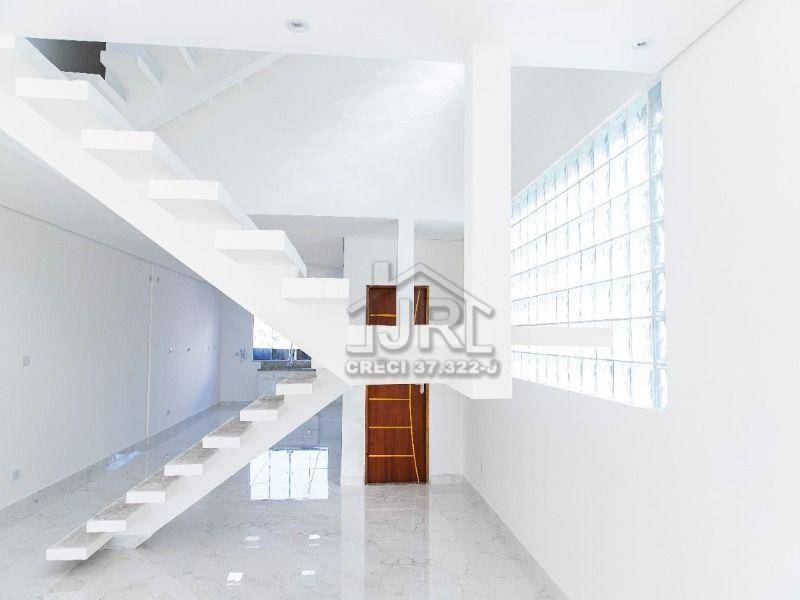 Casa à venda com 4 quartos, 370m² - Foto 2