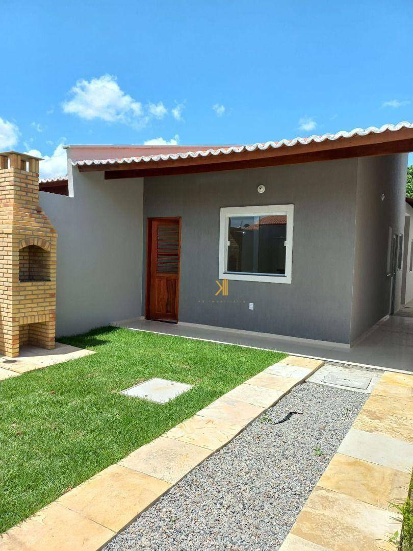 Casa à venda com 3 quartos, 98m² - Foto 1