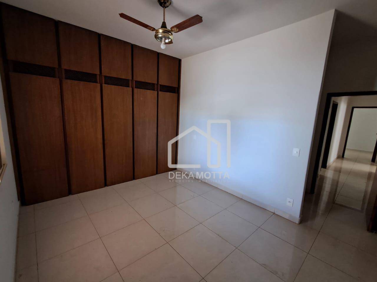 Casa à venda com 3 quartos, 234m² - Foto 3