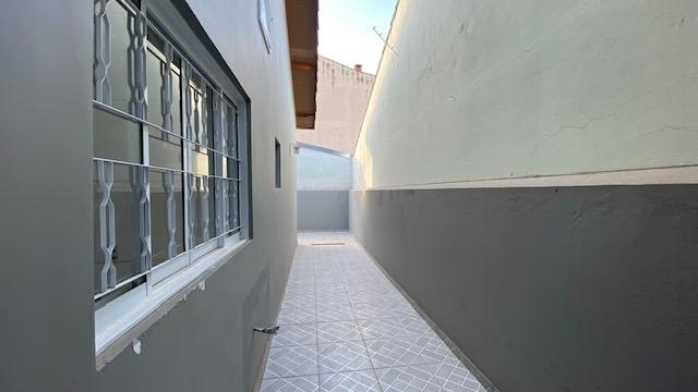 Casa à venda com 2 quartos, 70m² - Foto 3