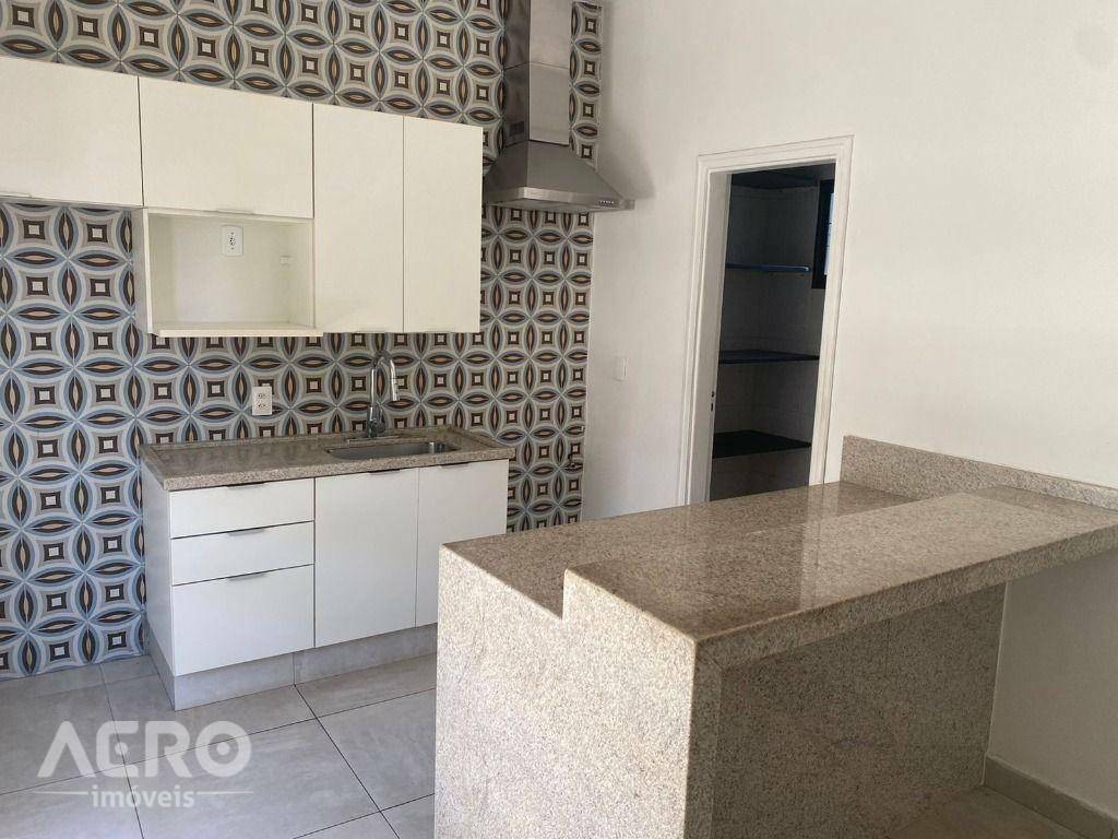 Casa à venda com 4 quartos, 300m² - Foto 3