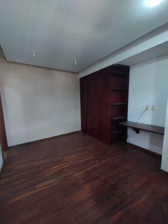 Casa para alugar com 5 quartos, 360m² - Foto 11