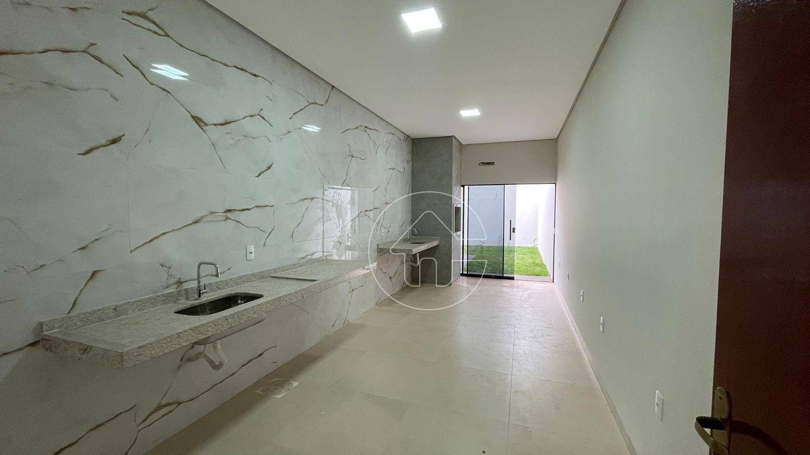 Casa à venda com 3 quartos, 118m² - Foto 1