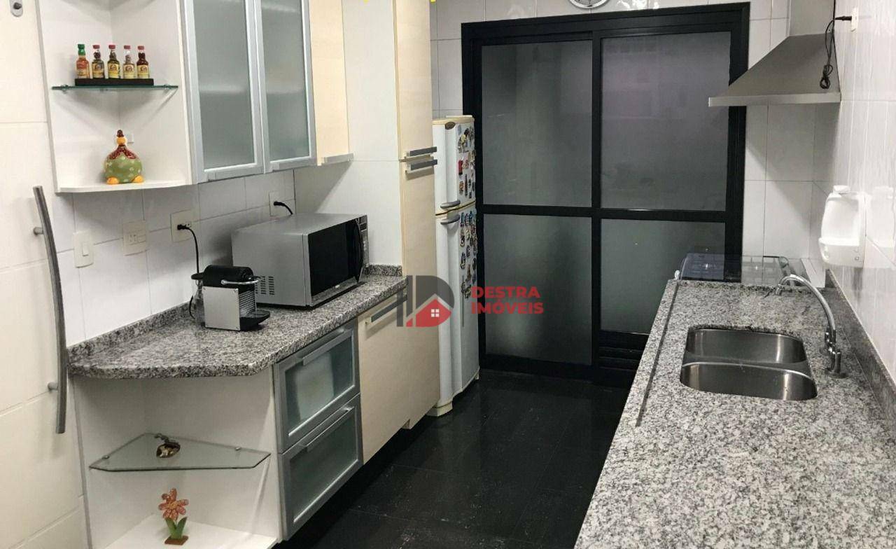 Apartamento à venda com 3 quartos, 123m² - Foto 9