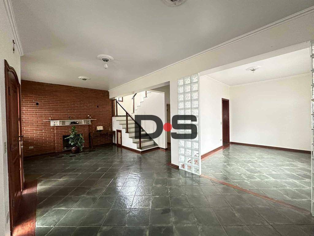 Sobrado à venda com 3 quartos, 254m² - Foto 1