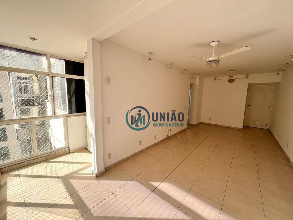 Apartamento à venda com 3 quartos, 114m² - Foto 2