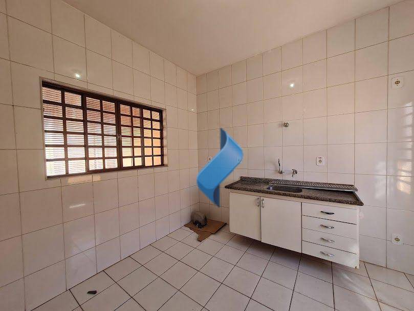 Casa para alugar com 3 quartos, 108m² - Foto 30