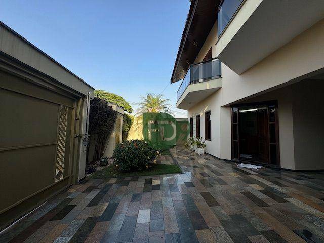 Casa à venda com 5 quartos, 340m² - Foto 11