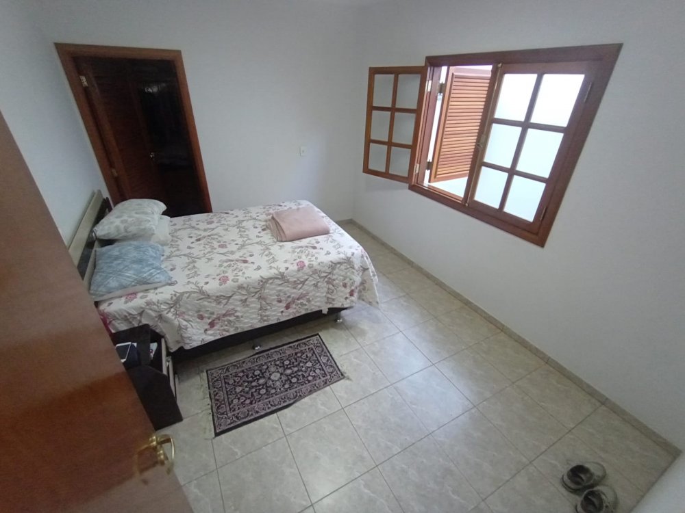 Casa para alugar com 4 quartos, 300m² - Foto 5