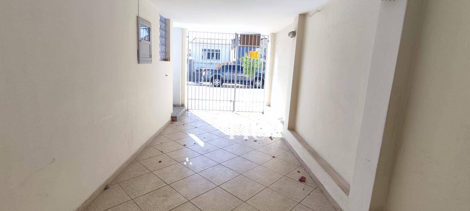 Casa à venda e aluguel com 3 quartos, 150m² - Foto 2