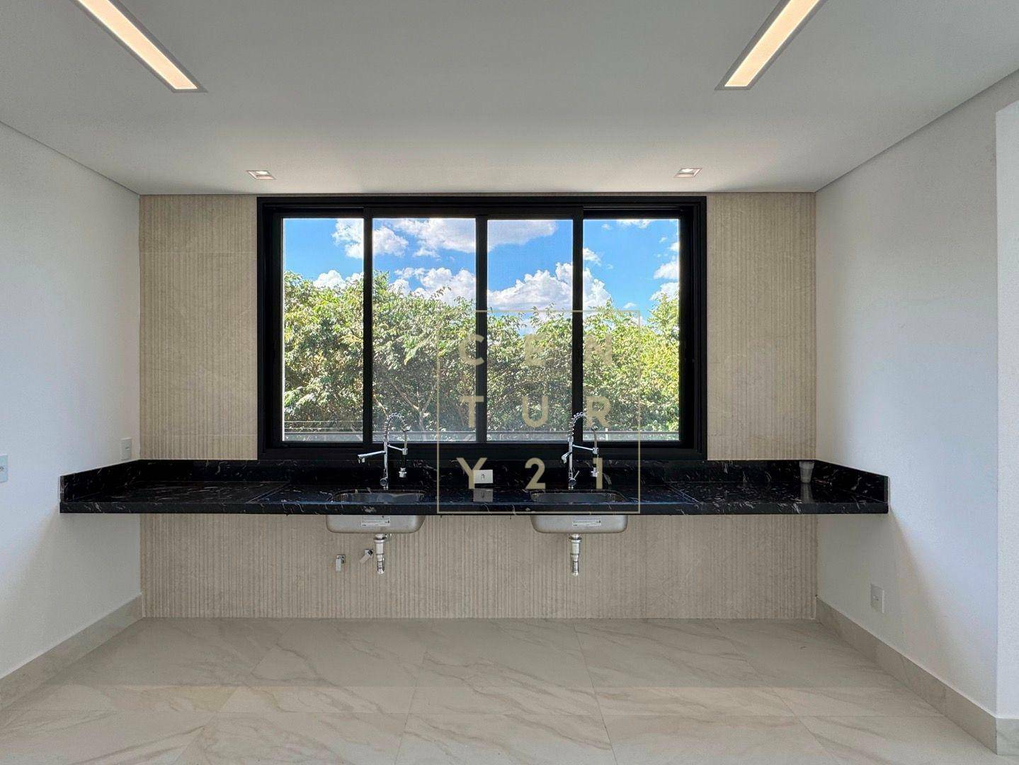 Casa de Condomínio à venda com 4 quartos, 405m² - Foto 3