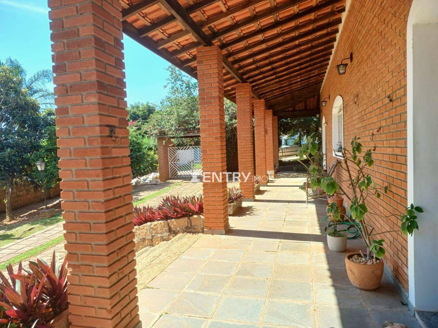 Casa de Condomínio para alugar com 3 quartos, 380m² - Foto 2