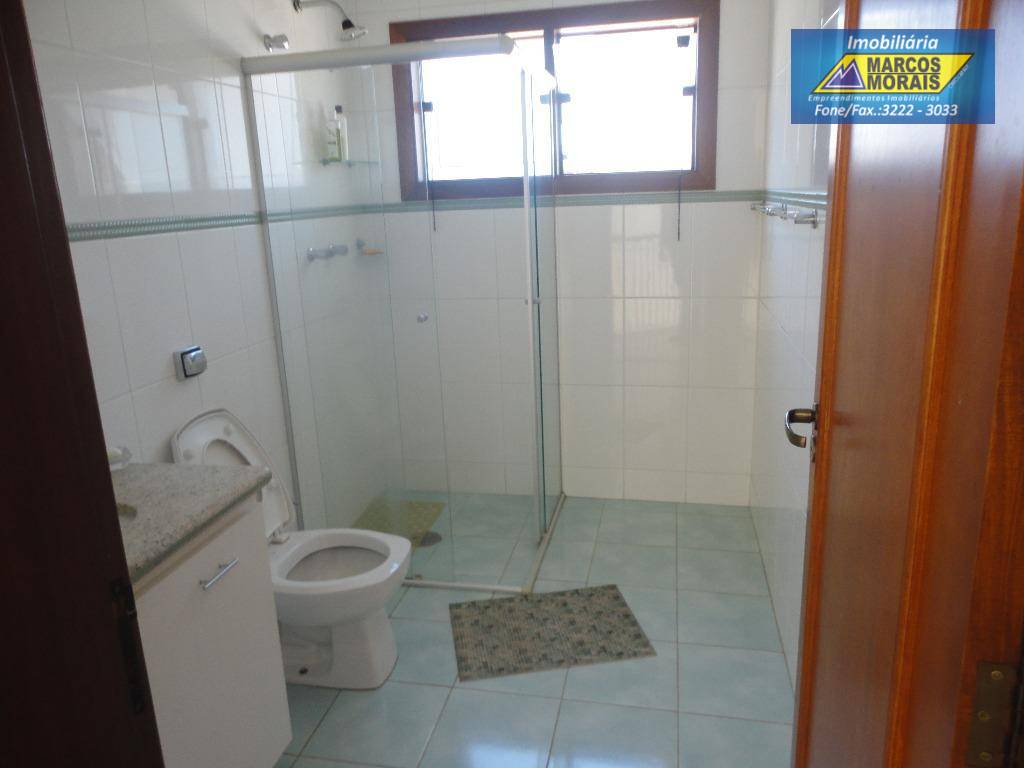 Casa à venda com 4 quartos, 450m² - Foto 19