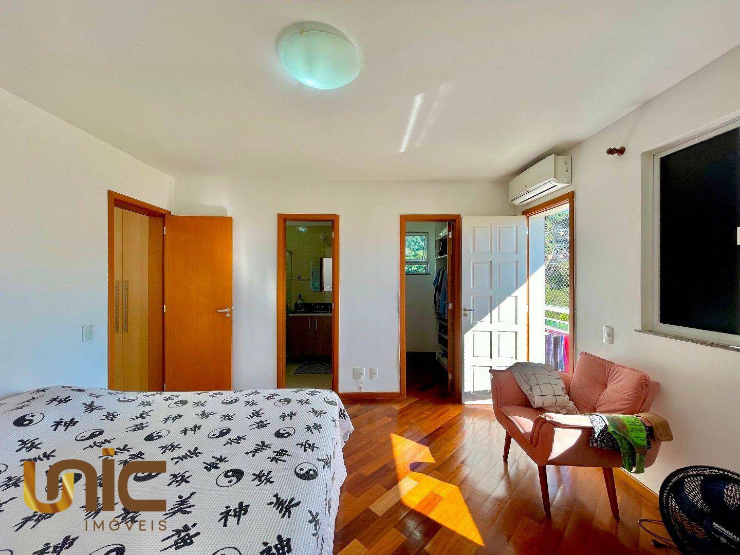 Casa de Condomínio à venda com 4 quartos, 258m² - Foto 13