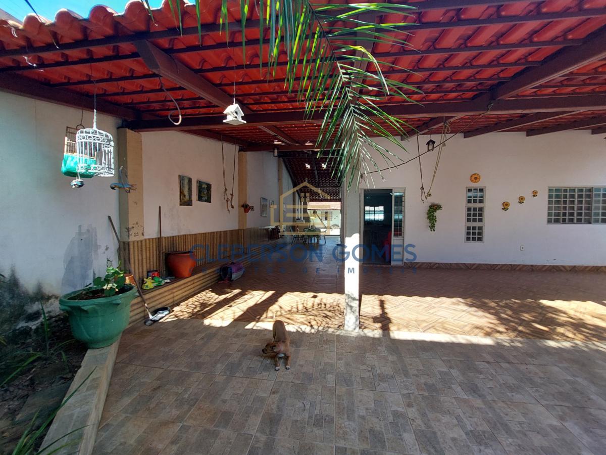 Casa à venda com 4 quartos, 360m² - Foto 1