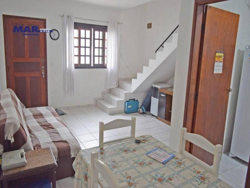 Casa à venda com 2 quartos, 70m² - Foto 2