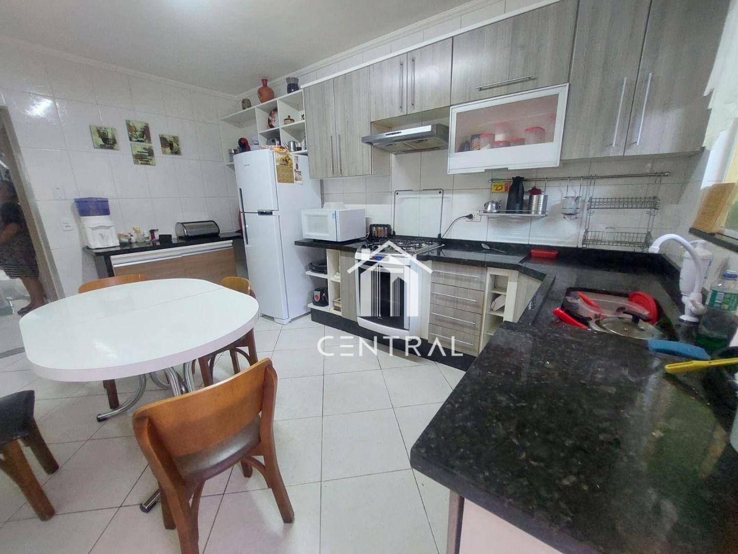 Sobrado à venda com 3 quartos, 180m² - Foto 1