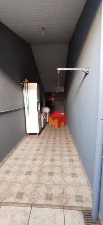 Chácara à venda com 2 quartos, 200m² - Foto 24