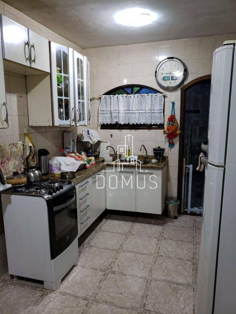 Casa à venda e aluguel com 4 quartos, 230m² - Foto 12