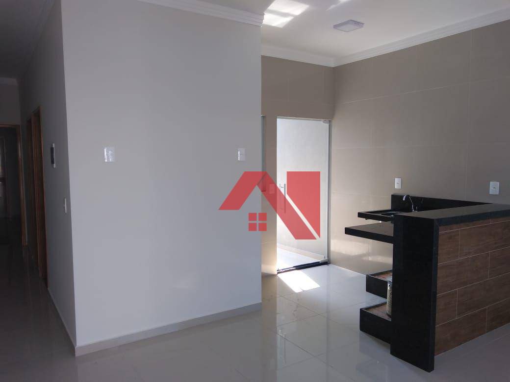 Casa à venda com 2 quartos, 68m² - Foto 1