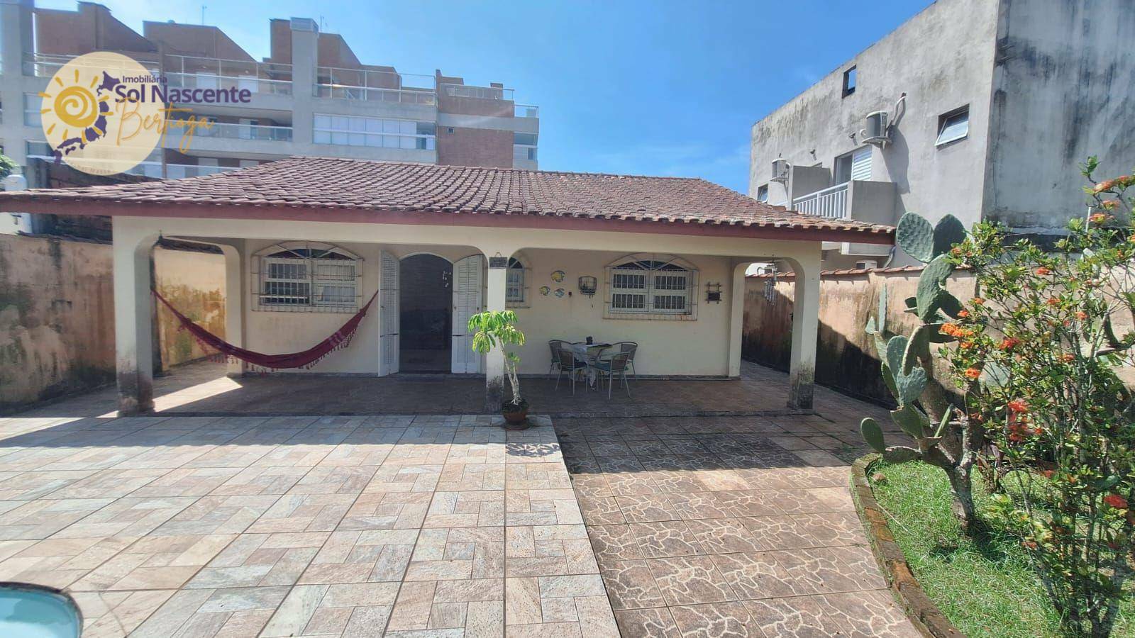 Casa à venda com 4 quartos, 222m² - Foto 1