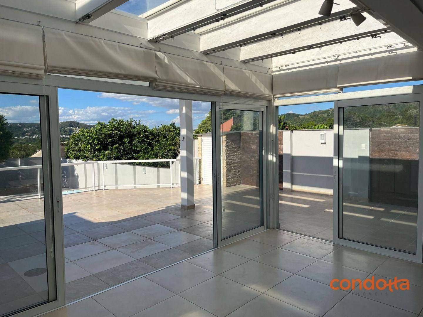 Casa para alugar com 4 quartos, 300m² - Foto 18