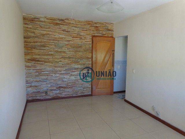 Apartamento à venda com 2 quartos, 72m² - Foto 2