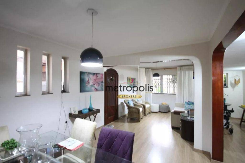 Casa à venda com 3 quartos, 218m² - Foto 1