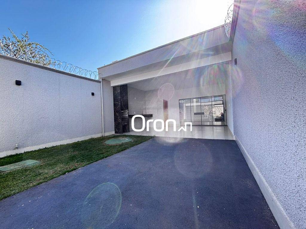 Casa à venda com 3 quartos, 132m² - Foto 1